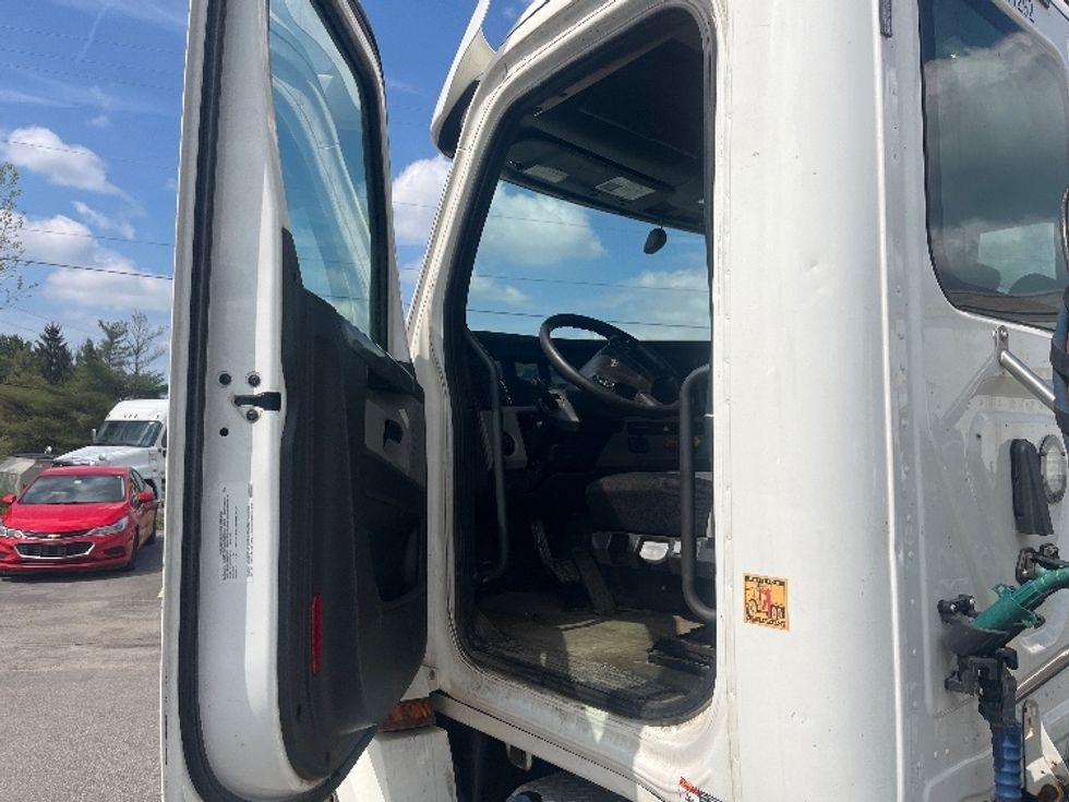 Day Cab Tractor-Heavy Duty Tractors-Freightliner-2020-T12664ST-Middlefield-OH-530,880\n\t\tmiles-$ 41,000 - Image 9