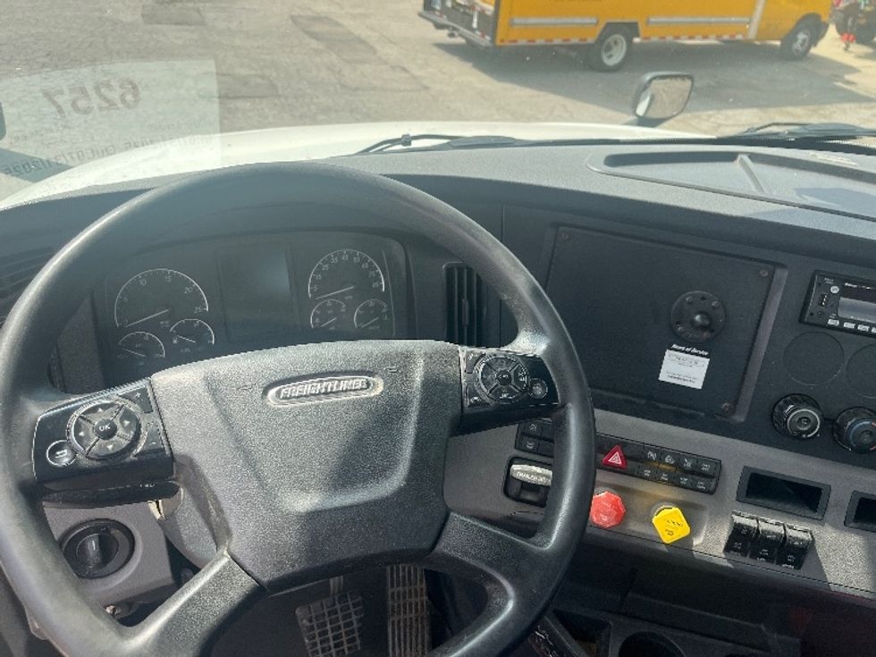 Day Cab Tractor-Heavy Duty Tractors-Freightliner-2020-T12664ST-Middlefield-OH-543,361\n\t\tmiles-$ 39,250 - Image 16