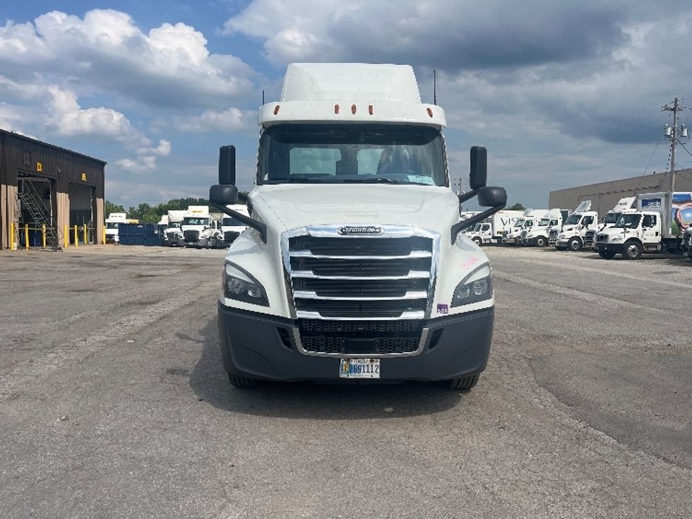 Day Cab Tractor-Heavy Duty Tractors-Freightliner-2020-T12664ST-Middlefield-OH-543,361\n\t\tmiles-$ 39,250 - Image 2