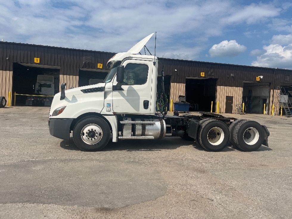 Day Cab Tractor-Heavy Duty Tractors-Freightliner-2020-T12664ST-Middlefield-OH-543,361\n\t\tmiles-$ 39,250 - Image 4