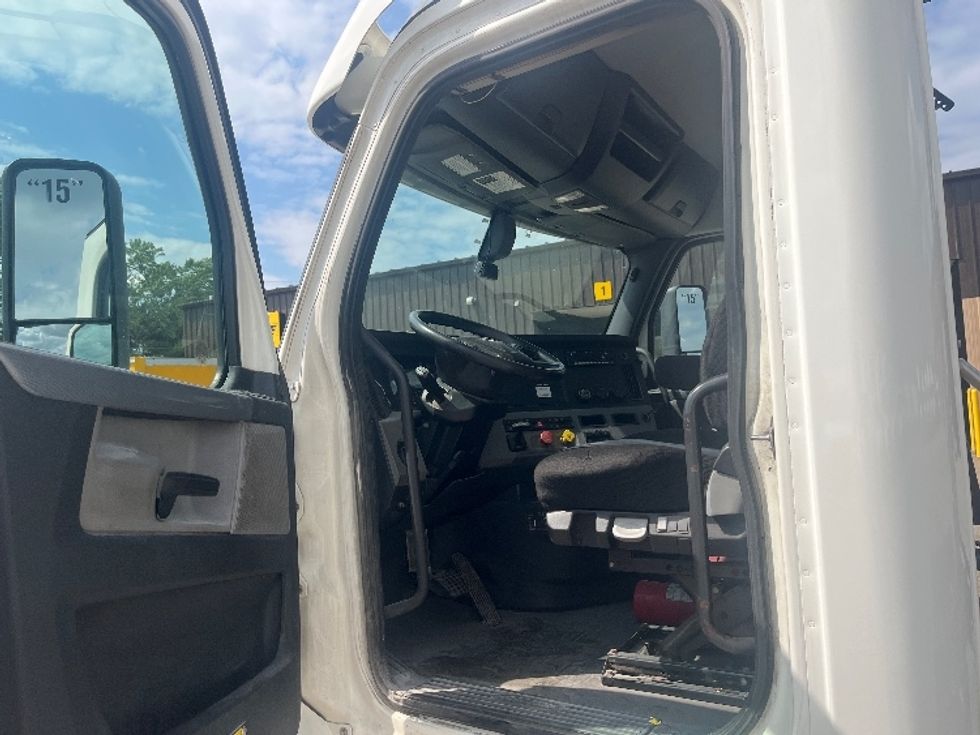 Day Cab Tractor-Heavy Duty Tractors-Freightliner-2020-T12664ST-Middlefield-OH-543,361\n\t\tmiles-$ 39,250 - Image 9