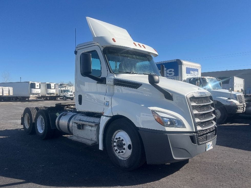 Day Cab Tractor-Heavy Duty Tractors-Freightliner-2020-T12664ST-Middlefield-OH-550,322\n\t\tmiles-$ 36,250 - Image 1