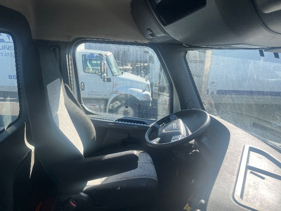 Day Cab Tractor-Heavy Duty Tractors-Freightliner-2020-T12664ST-Middlefield-OH-550,322\n\t\tmiles-$ 36,250 - Image 14