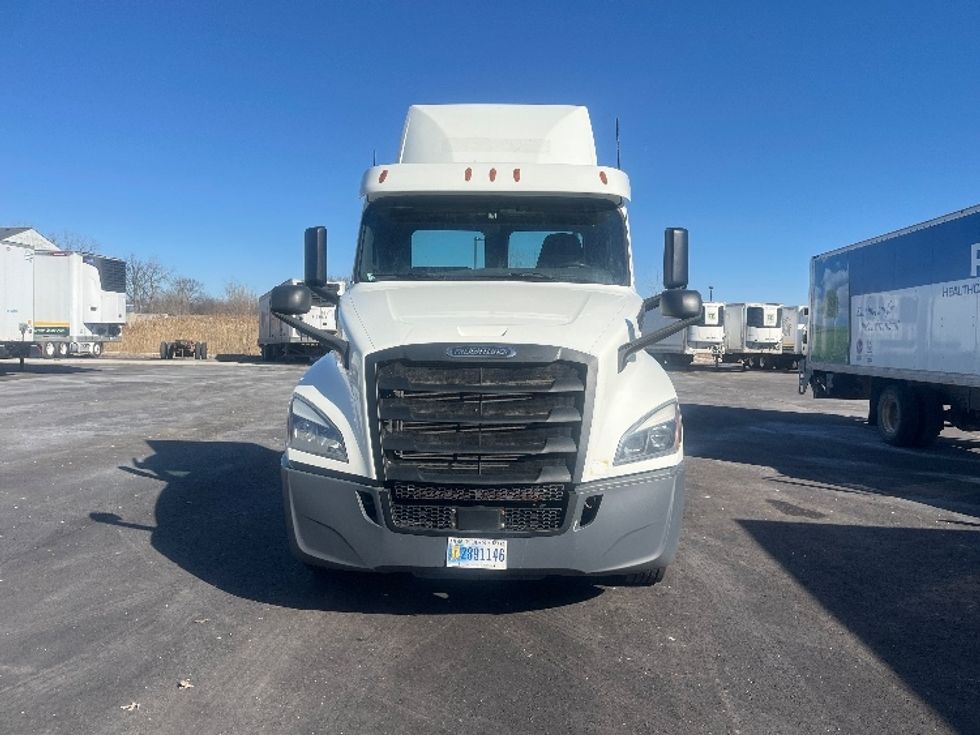 Day Cab Tractor-Heavy Duty Tractors-Freightliner-2020-T12664ST-Middlefield-OH-550,322\n\t\tmiles-$ 36,250 - Image 2