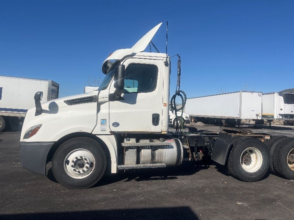 Day Cab Tractor-Heavy Duty Tractors-Freightliner-2020-T12664ST-Middlefield-OH-550,322\n\t\tmiles-$ 36,250 - Image 4