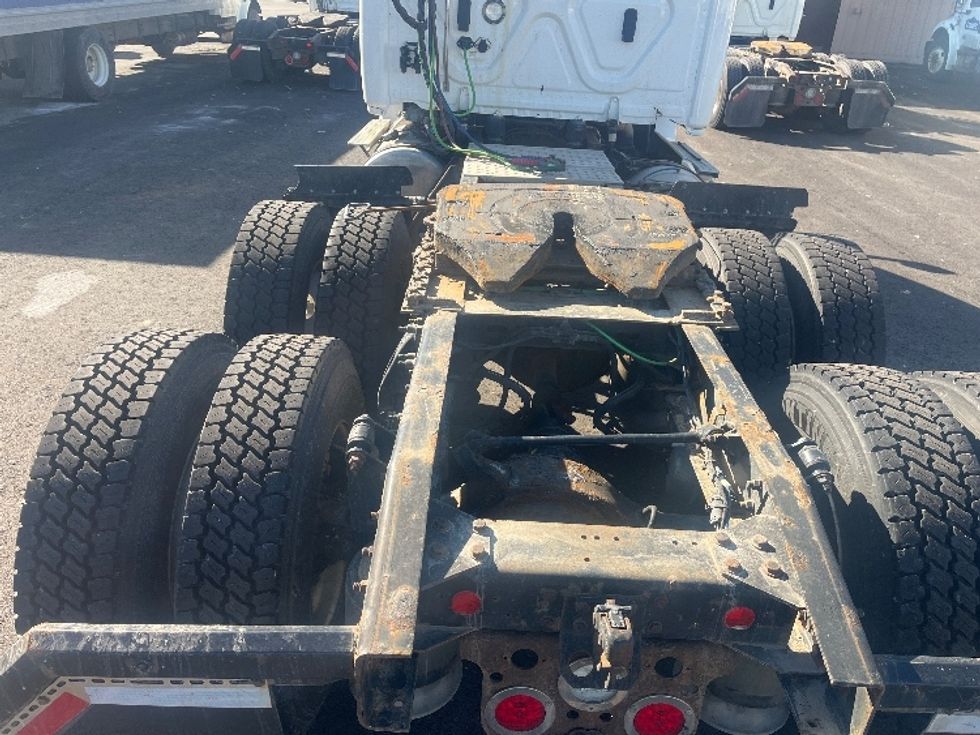 Day Cab Tractor-Heavy Duty Tractors-Freightliner-2020-T12664ST-Middlefield-OH-550,322\n\t\tmiles-$ 36,250 - Image 6