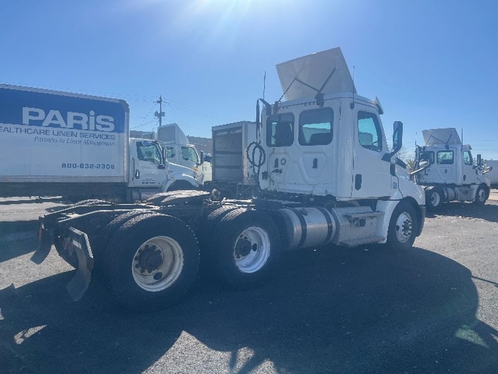 Day Cab Tractor-Heavy Duty Tractors-Freightliner-2020-T12664ST-Middlefield-OH-550,322\n\t\tmiles-$ 36,250 - Image 7