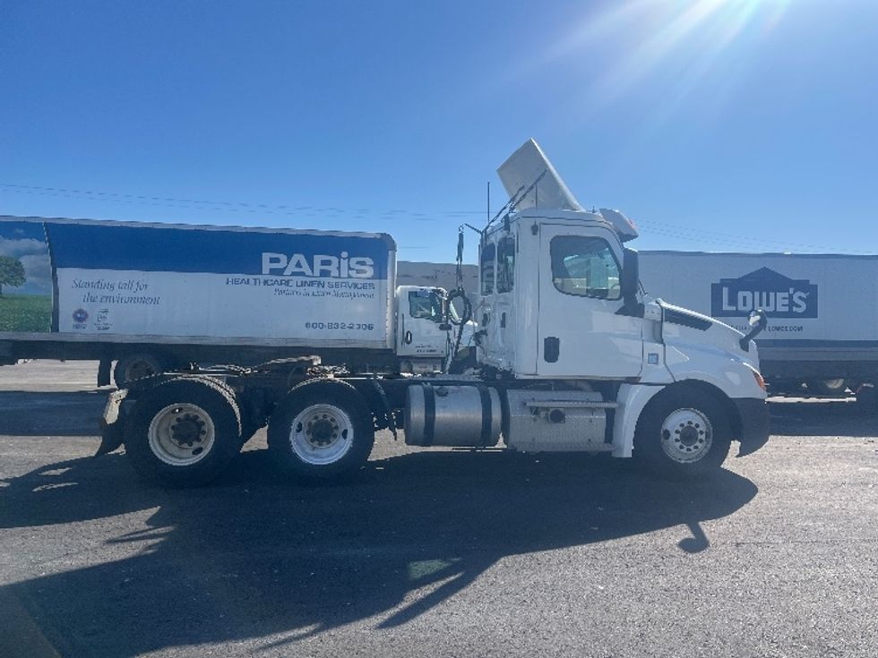Day Cab Tractor-Heavy Duty Tractors-Freightliner-2020-T12664ST-Middlefield-OH-550,322\n\t\tmiles-$ 36,250 - Image 8