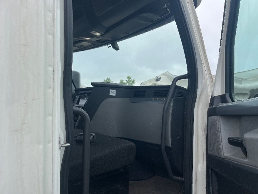 Day Cab Tractor-Heavy Duty Tractors-Freightliner-2020-T12664ST-Middlefield-OH-564,669\n\t\tmiles-$ 38,250 - Image 12