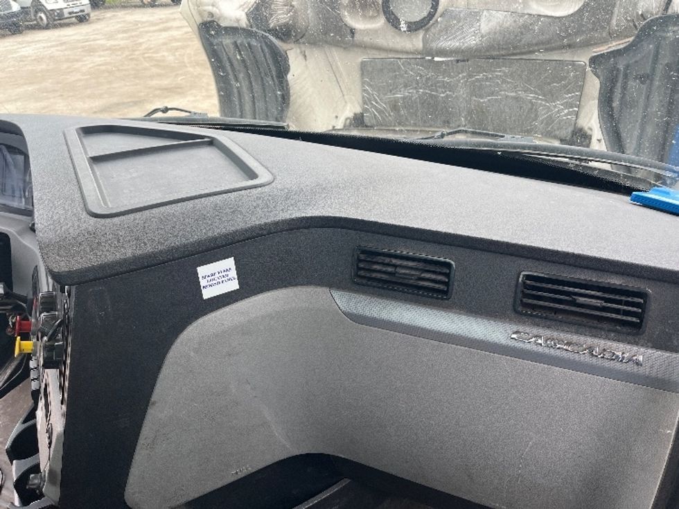 Day Cab Tractor-Heavy Duty Tractors-Freightliner-2020-T12664ST-Middlefield-OH-564,669\n\t\tmiles-$ 38,250 - Image 13