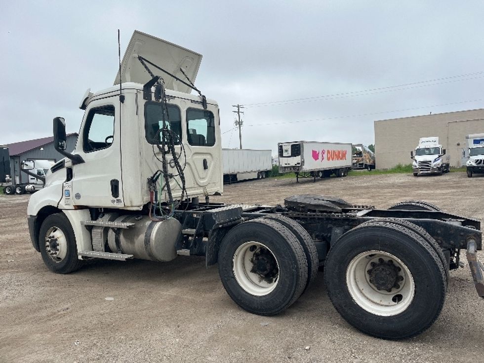 Day Cab Tractor-Heavy Duty Tractors-Freightliner-2020-T12664ST-Middlefield-OH-564,669\n\t\tmiles-$ 38,250 - Image 5