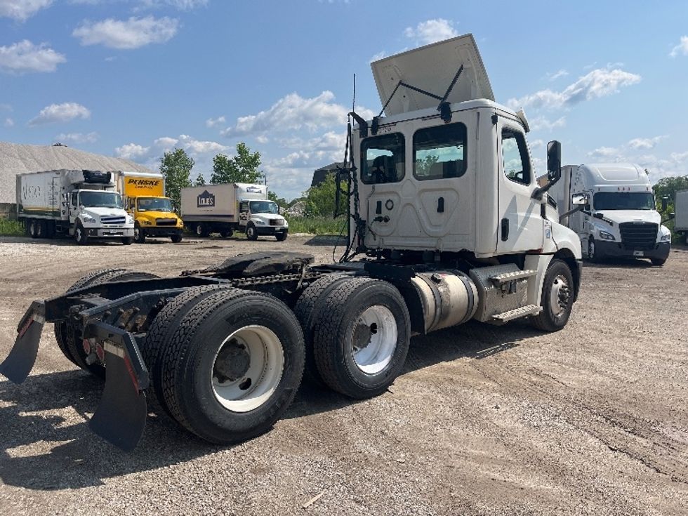 Day Cab Tractor-Heavy Duty Tractors-Freightliner-2020-T12664ST-Middlefield-OH-564,669\n\t\tmiles-$ 38,250 - Image 7