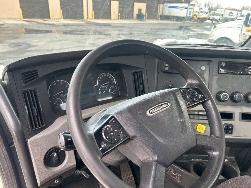 Day Cab Tractor-Heavy Duty Tractors-Freightliner-2020-T12664ST-Middlefield-OH-586,294\n\t\tmiles-$ 32,750 - Image 10