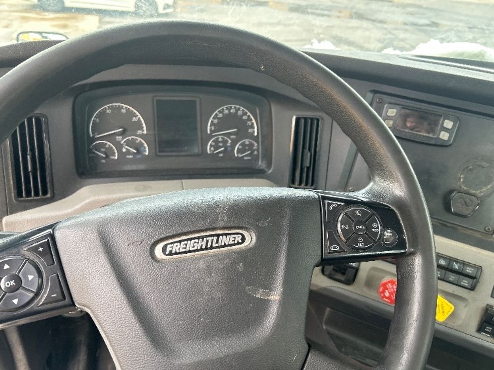 Day Cab Tractor-Heavy Duty Tractors-Freightliner-2020-T12664ST-Middlefield-OH-586,294\n\t\tmiles-$ 32,750 - Image 11