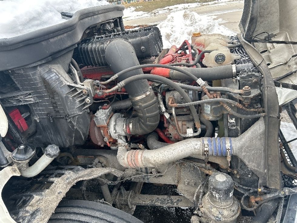 Day Cab Tractor-Heavy Duty Tractors-Freightliner-2020-T12664ST-Middlefield-OH-586,294\n\t\tmiles-$ 32,750 - Image 16