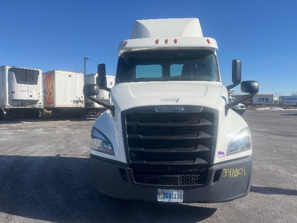 Day Cab Tractor-Heavy Duty Tractors-Freightliner-2020-T12664ST-Middlefield-OH-586,294\n\t\tmiles-$ 32,750 - Image 2