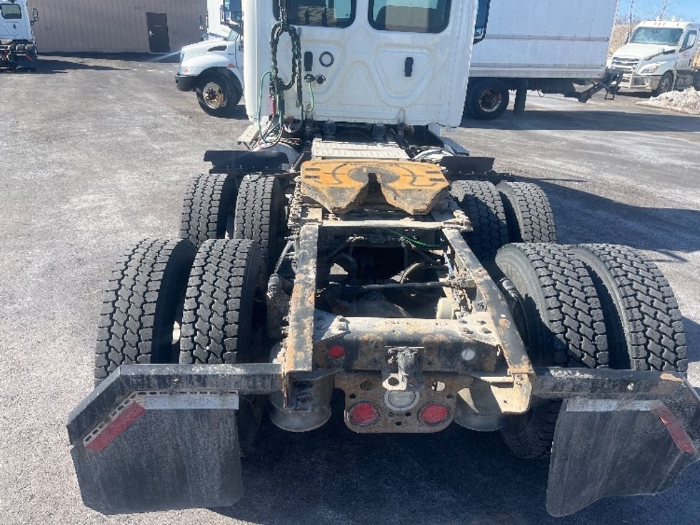 Day Cab Tractor-Heavy Duty Tractors-Freightliner-2020-T12664ST-Middlefield-OH-586,294\n\t\tmiles-$ 32,750 - Image 6