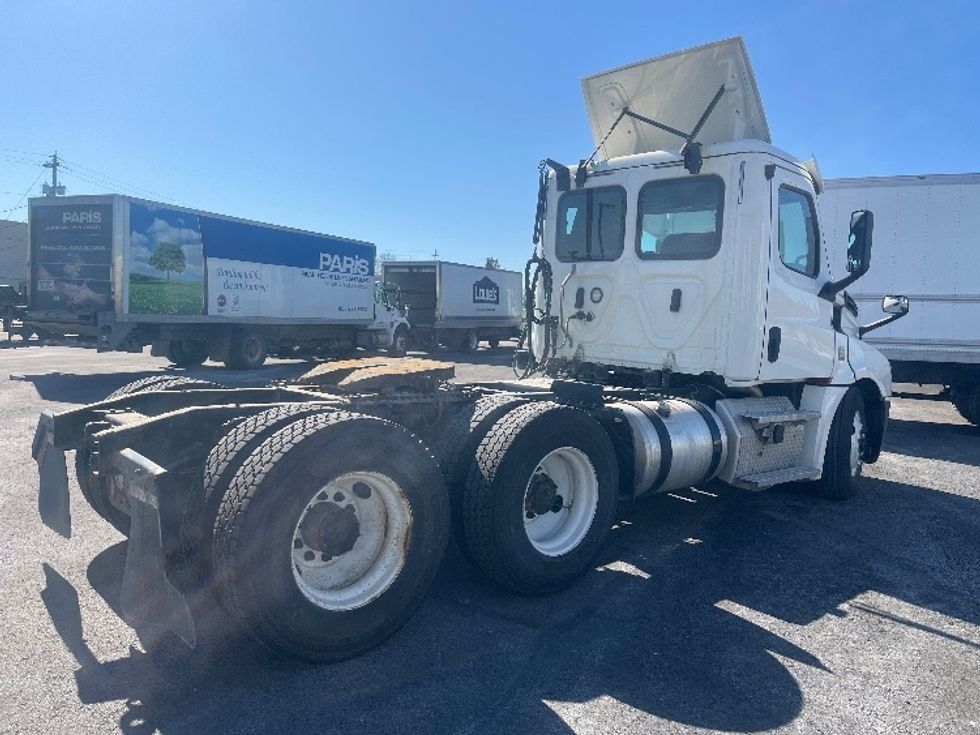 Day Cab Tractor-Heavy Duty Tractors-Freightliner-2020-T12664ST-Middlefield-OH-586,294\n\t\tmiles-$ 32,750 - Image 7
