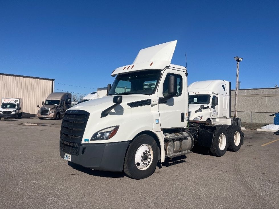Day Cab Tractor-Heavy Duty Tractors-Freightliner-2020-T12664ST-Middlefield-OH-614,452\n\t\tmiles-$ 30,250 - Image 3