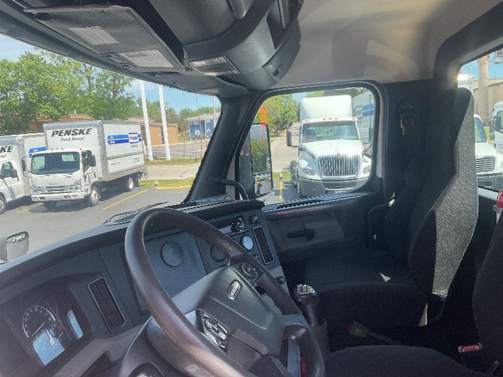 Day Cab Tractor-Heavy Duty Tractors-Freightliner-2020-T12664ST-Milwaukee-WI-228,203\n\t\tmiles-$ 55,250 - Image 10