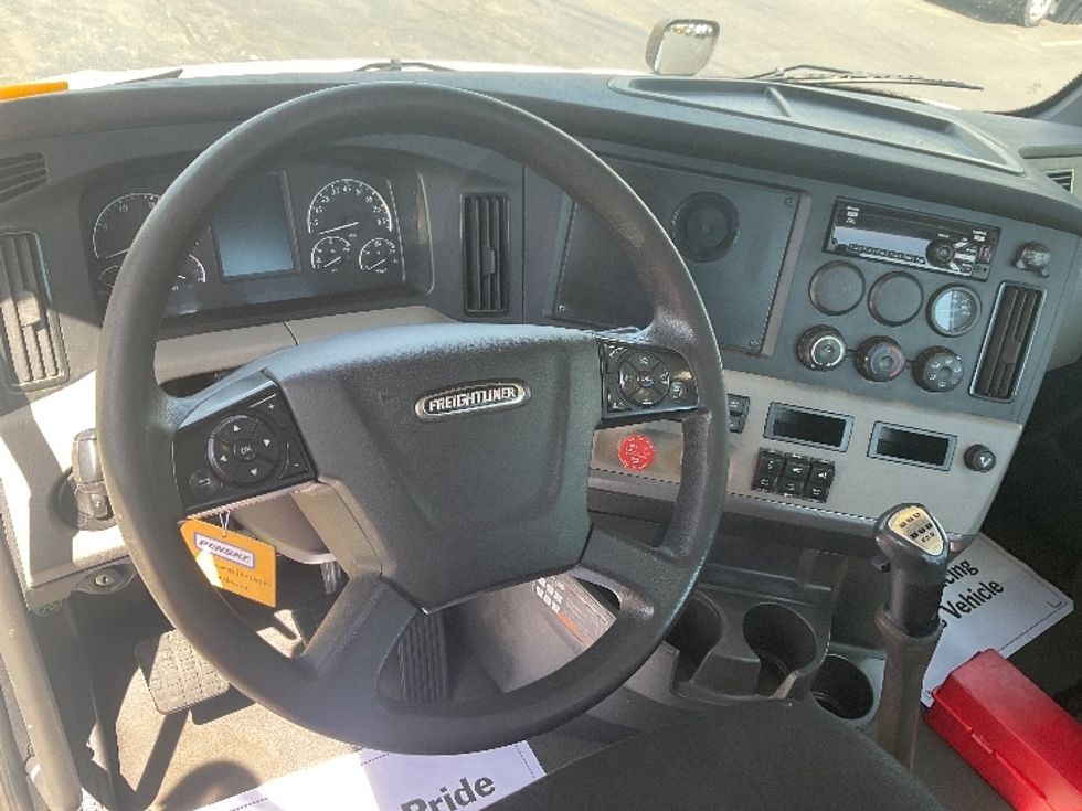 Day Cab Tractor-Heavy Duty Tractors-Freightliner-2020-T12664ST-Milwaukee-WI-228,203\n\t\tmiles-$ 55,250 - Image 11