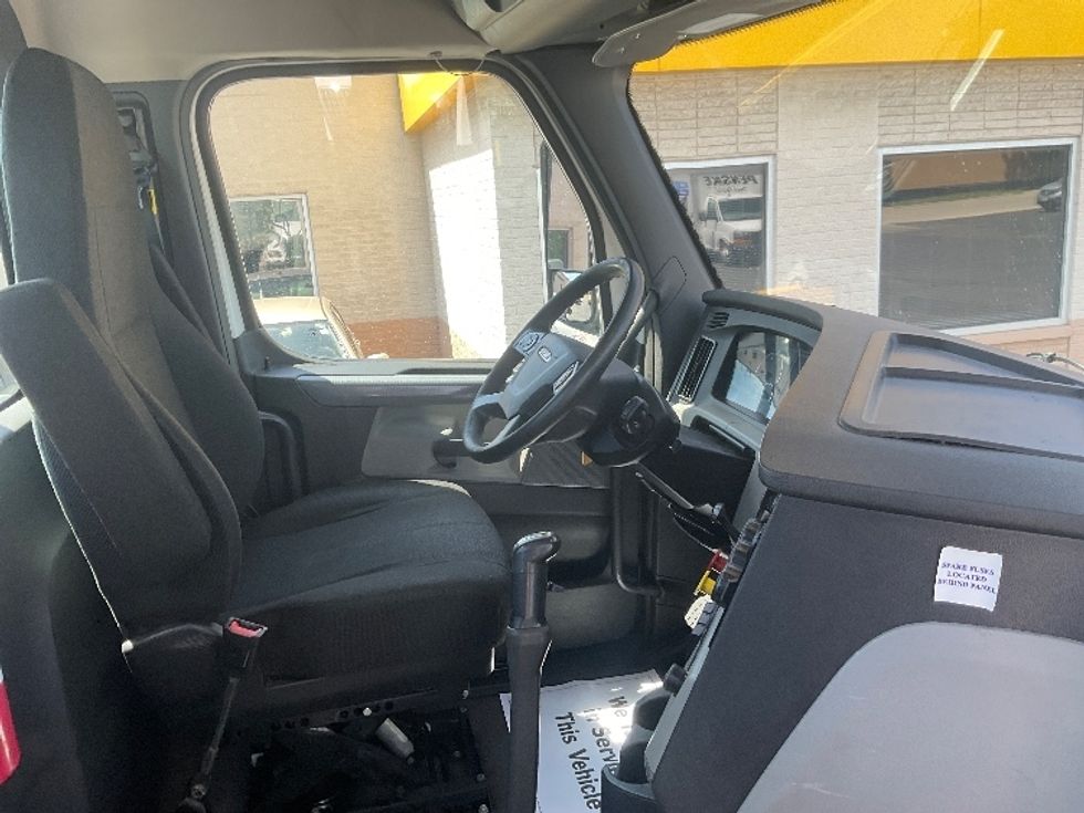 Day Cab Tractor-Heavy Duty Tractors-Freightliner-2020-T12664ST-Milwaukee-WI-228,203\n\t\tmiles-$ 55,250 - Image 14