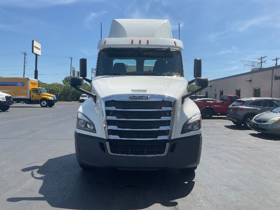 Day Cab Tractor-Heavy Duty Tractors-Freightliner-2020-T12664ST-Milwaukee-WI-228,203\n\t\tmiles-$ 55,250 - Image 2
