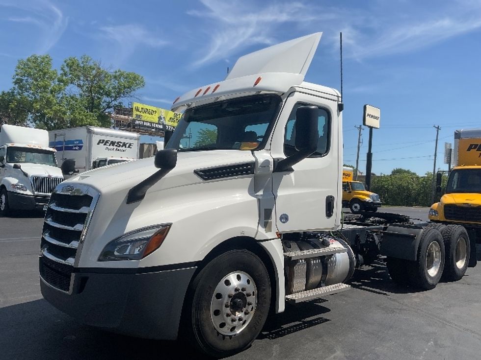 Day Cab Tractor-Heavy Duty Tractors-Freightliner-2020-T12664ST-Milwaukee-WI-228,203\n\t\tmiles-$ 55,250 - Image 3
