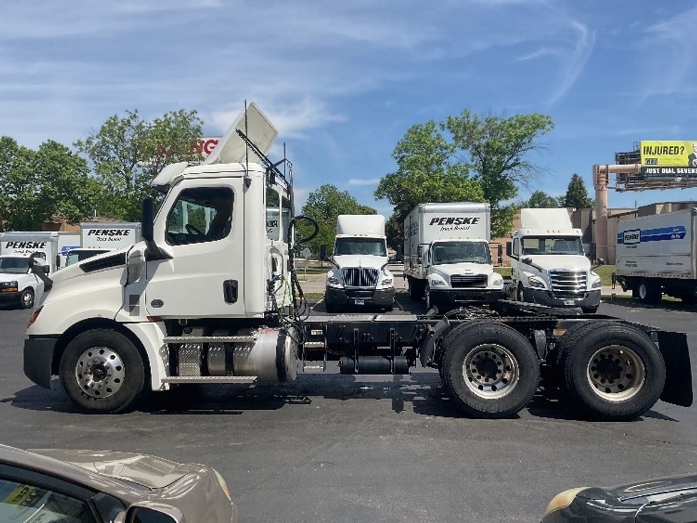 Day Cab Tractor-Heavy Duty Tractors-Freightliner-2020-T12664ST-Milwaukee-WI-228,203\n\t\tmiles-$ 55,250 - Image 4
