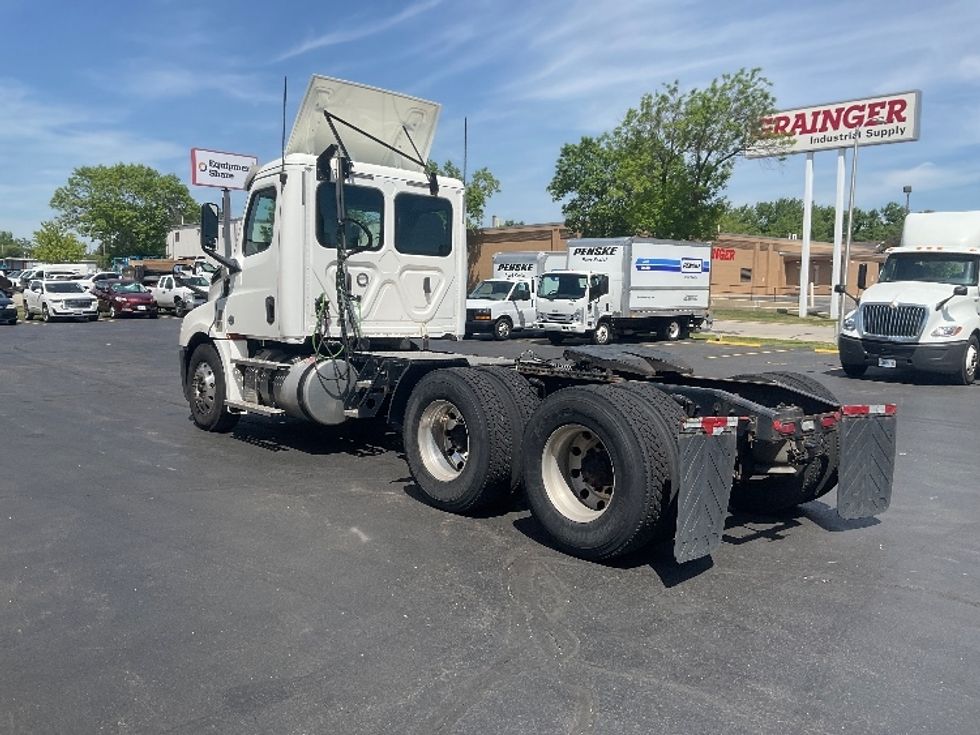 Day Cab Tractor-Heavy Duty Tractors-Freightliner-2020-T12664ST-Milwaukee-WI-228,203\n\t\tmiles-$ 55,250 - Image 5