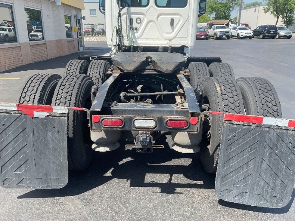 Day Cab Tractor-Heavy Duty Tractors-Freightliner-2020-T12664ST-Milwaukee-WI-228,203\n\t\tmiles-$ 55,250 - Image 6