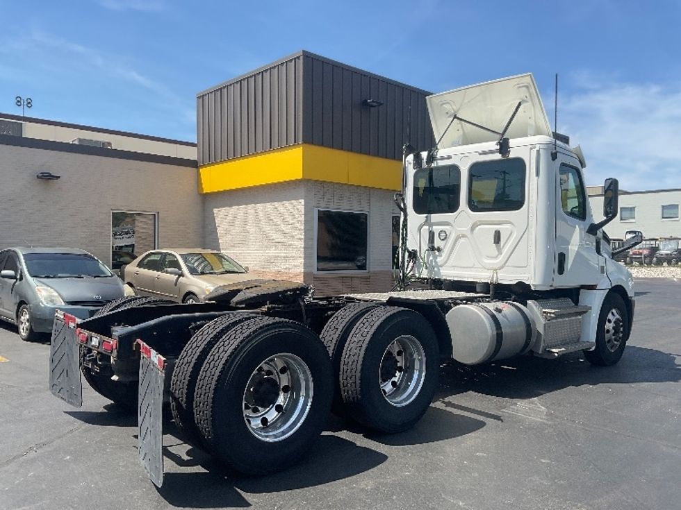 Day Cab Tractor-Heavy Duty Tractors-Freightliner-2020-T12664ST-Milwaukee-WI-228,203\n\t\tmiles-$ 55,250 - Image 7