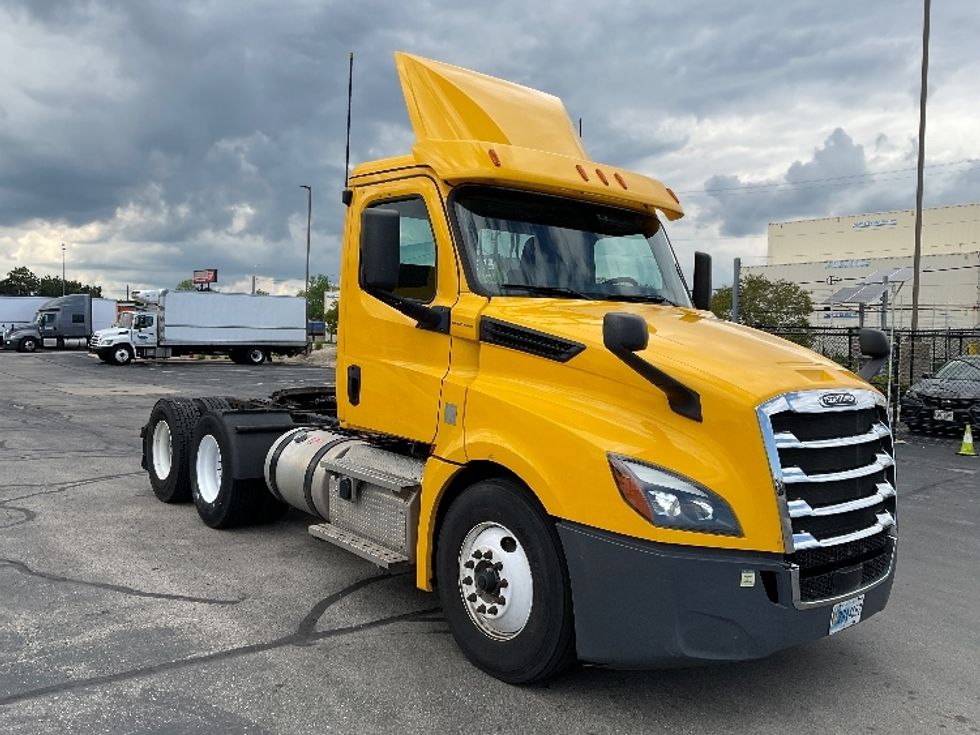 Day Cab Tractor-Heavy Duty Tractors-Freightliner-2020-T12664ST-Milwaukee-WI-281,216\n\t\tmiles-$ 54,750 - Image 1