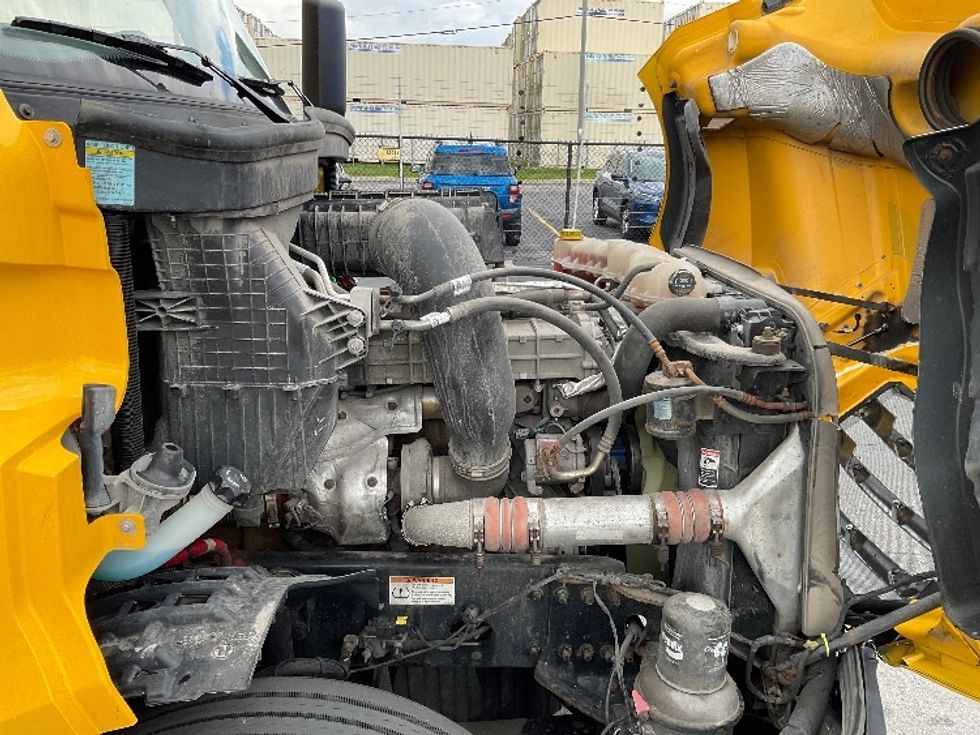 2020 Freightliner Cascadia 126" Day cab photo 13