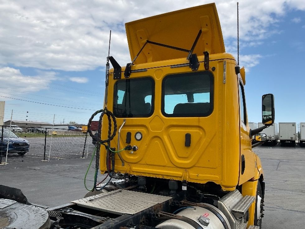 2020 Freightliner Cascadia 126" Day cab photo 15