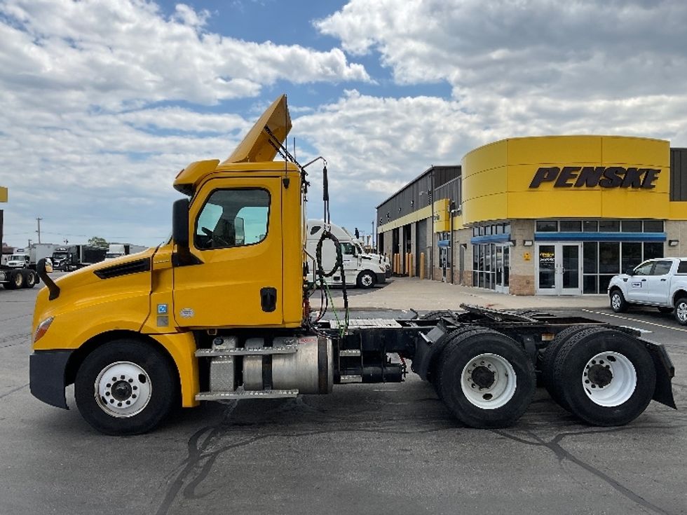 2020 Freightliner Cascadia 126" Day cab photo 4