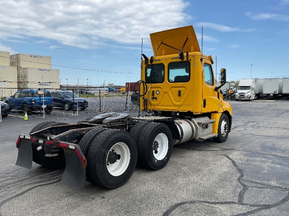 2020 Freightliner Cascadia 126" Day cab photo 7