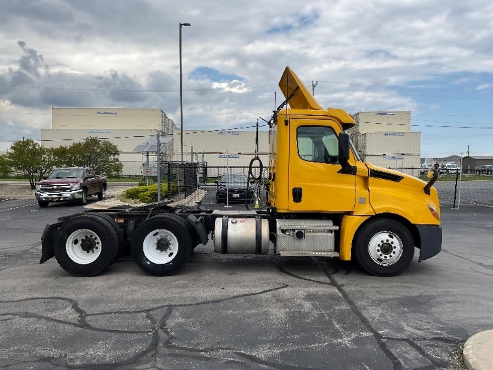 2020 Freightliner Cascadia 126" Day cab photo 8