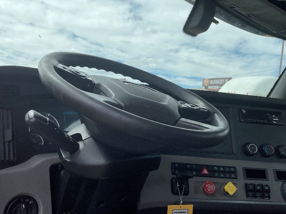 Day Cab Tractor-Heavy Duty Tractors-Freightliner-2020-T12664ST-Milwaukee-WI-322,612\n\t\tmiles-$ 52,500 - Image 11