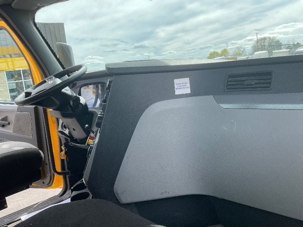 Day Cab Tractor-Heavy Duty Tractors-Freightliner-2020-T12664ST-Milwaukee-WI-322,612\n\t\tmiles-$ 52,500 - Image 14