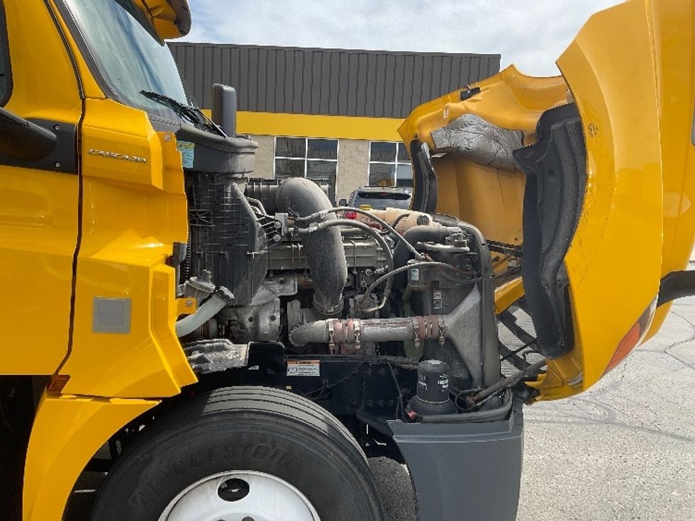 Day Cab Tractor-Heavy Duty Tractors-Freightliner-2020-T12664ST-Milwaukee-WI-322,612\n\t\tmiles-$ 52,500 - Image 15