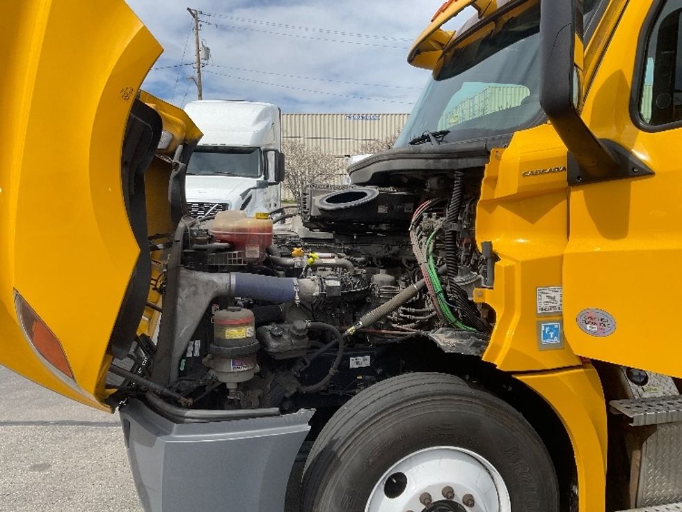 Day Cab Tractor-Heavy Duty Tractors-Freightliner-2020-T12664ST-Milwaukee-WI-322,612\n\t\tmiles-$ 52,500 - Image 16