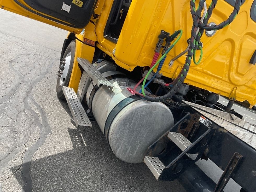 Day Cab Tractor-Heavy Duty Tractors-Freightliner-2020-T12664ST-Milwaukee-WI-322,612\n\t\tmiles-$ 52,500 - Image 17