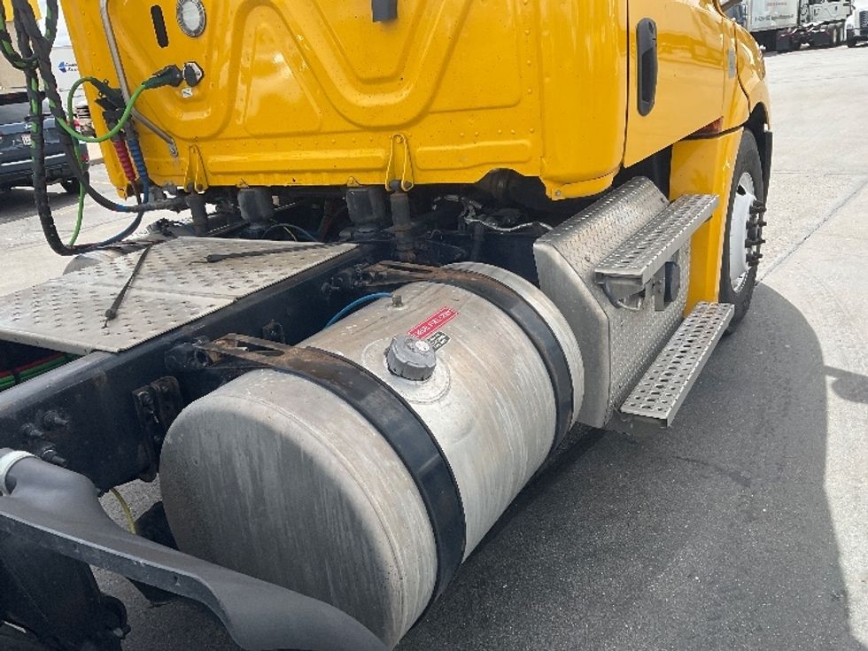 Day Cab Tractor-Heavy Duty Tractors-Freightliner-2020-T12664ST-Milwaukee-WI-322,612\n\t\tmiles-$ 52,500 - Image 18