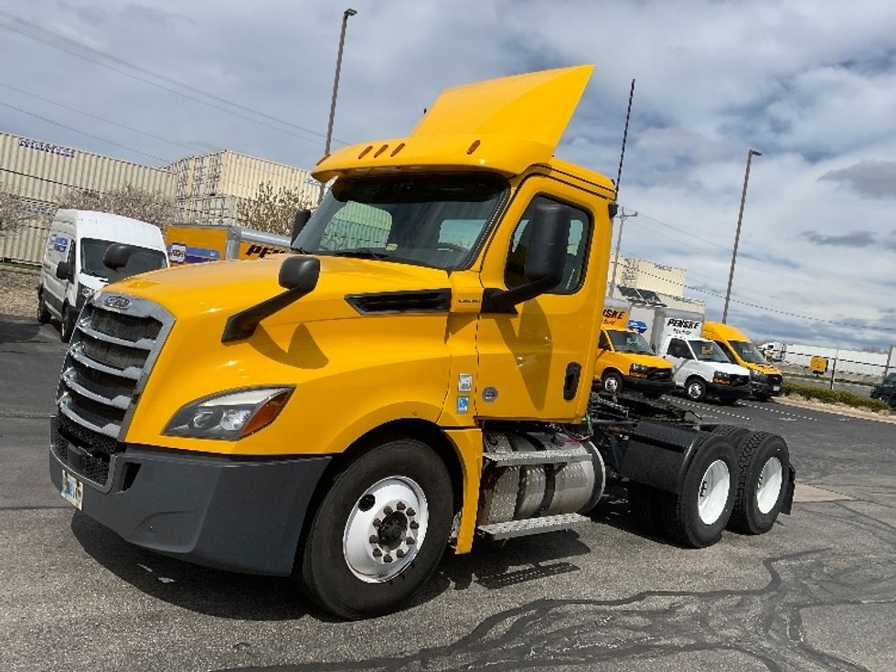 Day Cab Tractor-Heavy Duty Tractors-Freightliner-2020-T12664ST-Milwaukee-WI-322,612\n\t\tmiles-$ 52,500 - Image 3