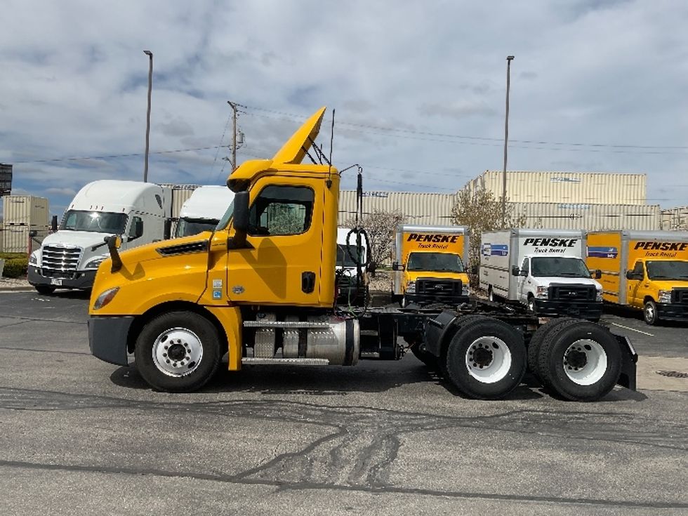 Day Cab Tractor-Heavy Duty Tractors-Freightliner-2020-T12664ST-Milwaukee-WI-322,612\n\t\tmiles-$ 52,500 - Image 4