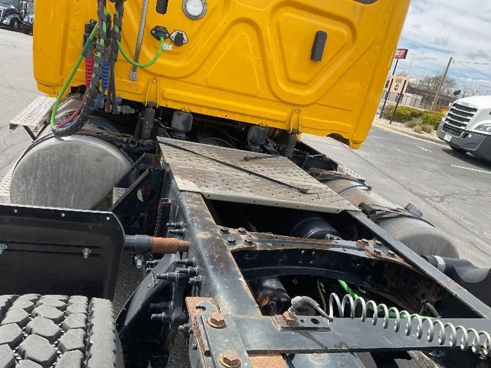 Day Cab Tractor-Heavy Duty Tractors-Freightliner-2020-T12664ST-Milwaukee-WI-322,612\n\t\tmiles-$ 52,500 - Image 6