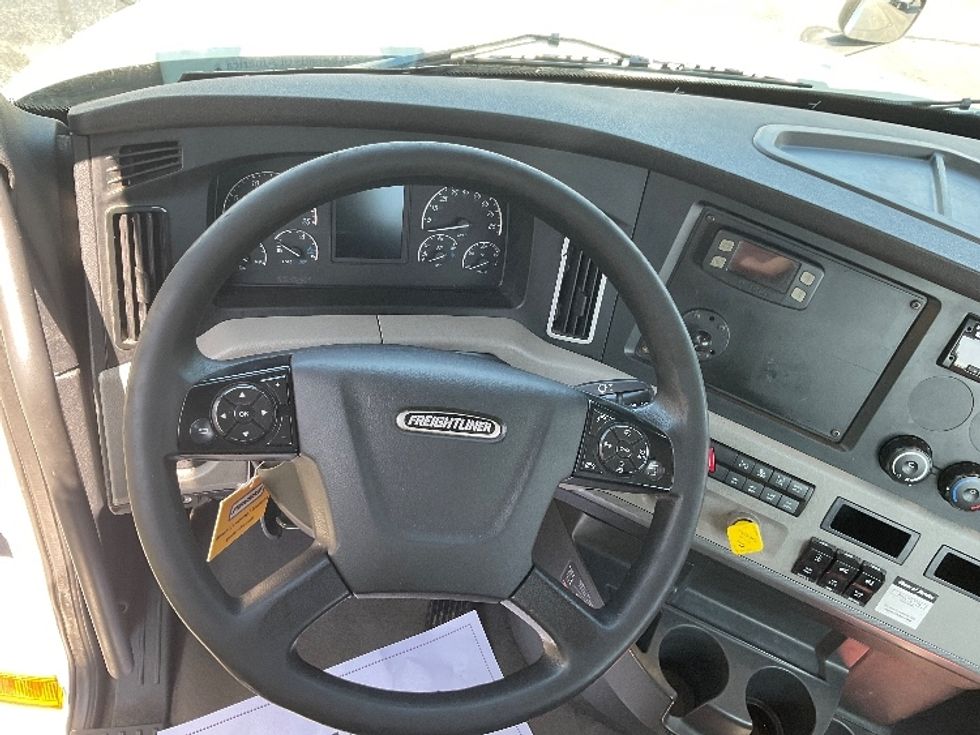 Day Cab Tractor-Heavy Duty Tractors-Freightliner-2020-T12664ST-Milwaukee-WI-425,142\n\t\tmiles-$ 52,000 - Image 10