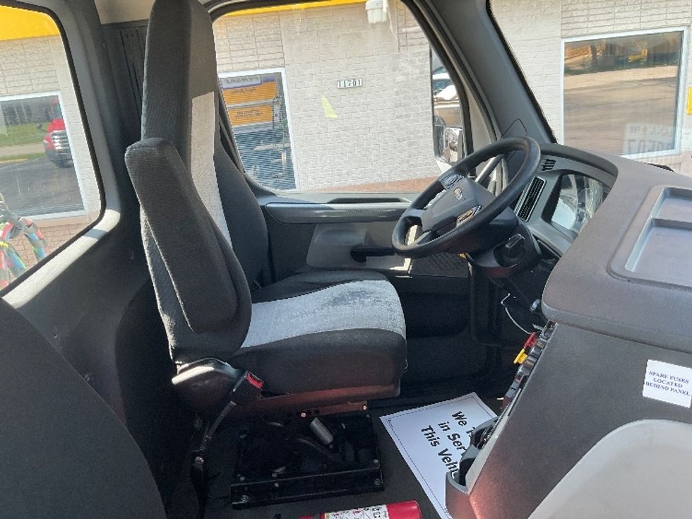 Day Cab Tractor-Heavy Duty Tractors-Freightliner-2020-T12664ST-Milwaukee-WI-425,142\n\t\tmiles-$ 52,000 - Image 13