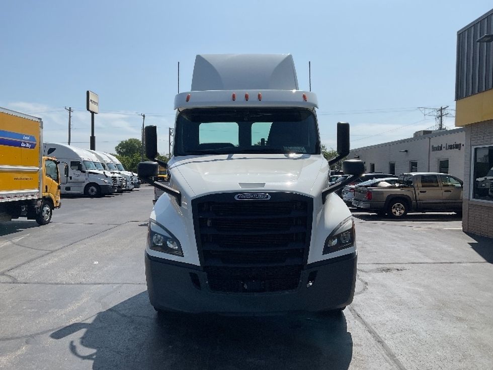 Day Cab Tractor-Heavy Duty Tractors-Freightliner-2020-T12664ST-Milwaukee-WI-425,142\n\t\tmiles-$ 52,000 - Image 2
